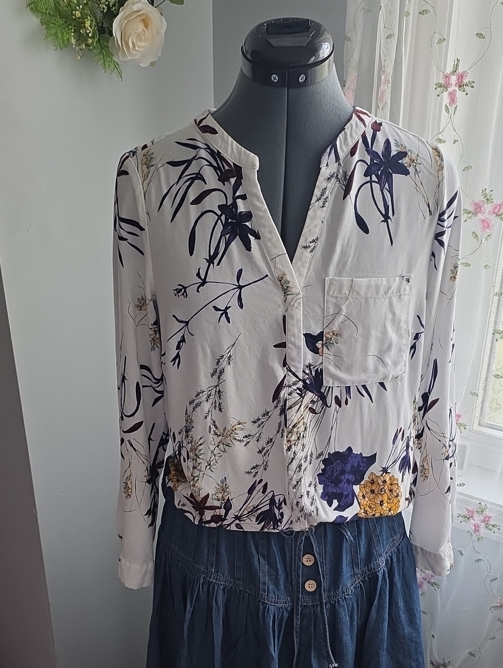 Floral V-Neck Button-Front Women's Blouse - White with Navy & Mustard Accents